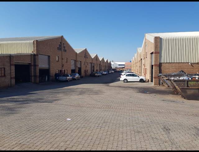3,675M² WAREHOUSE FOR SALE IN STEELEDALE